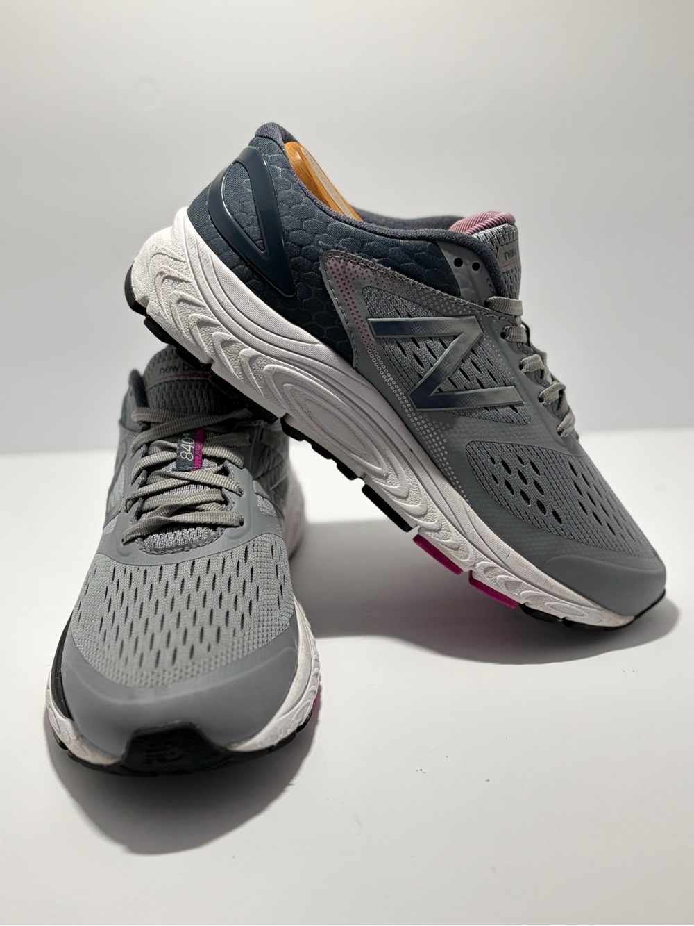 New Balance Gray and Pink Women's Athletic Running Shoes W840GO4 2E